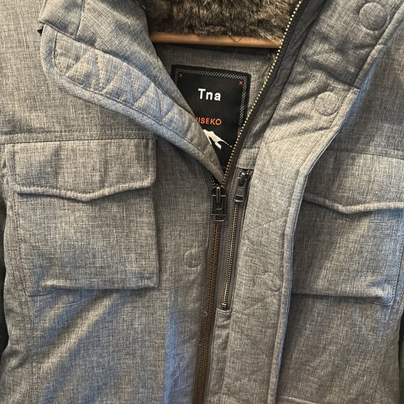 Aritzia TNA Niseko Size Medium Jacket - Mint condition - Picture 3 of 16